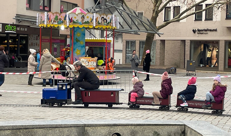 Im Oktober 2024 haben wir von unseren Freunden der Jagstalbahn die transportable 5-Zoll-Anlage übernommen. Mit dieser Anlage sind wir z. B. auf Weihnachtsmärkten oder Betriebsfesten vertreten.